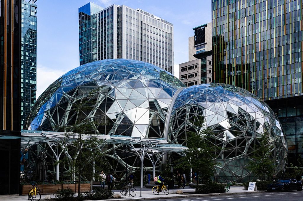 Photo of the exterior of Amazon Spheres captured on May 10, 2018 Author: Biodin https://creativecommons.org/licenses/by-sa/4.0/deed.en